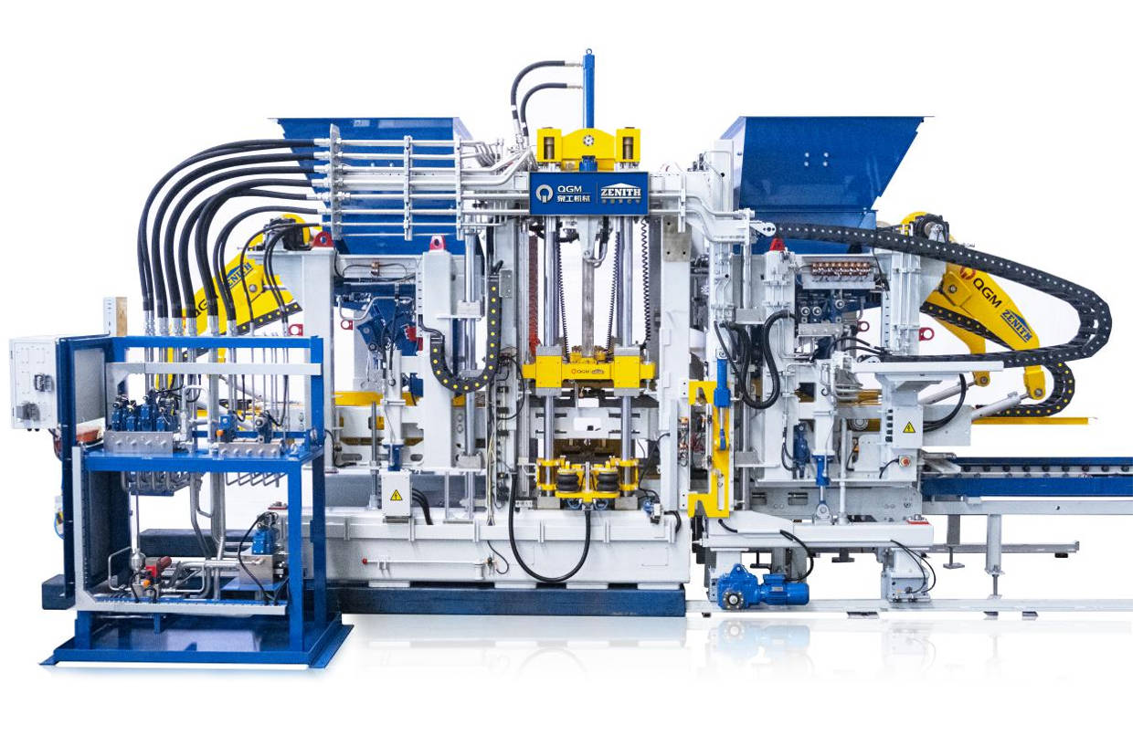 Ijikọta injinia ziri ezi nke German na amamihe ndị China, a na-arụ igwe na-eme brik Quangong ZN1000-2 maka nrụpụta dị elu.